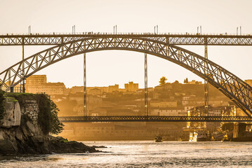 Dom Luis I Bridge over Douro River between Porto and Vila Nova de Gaia cities, Portugal © Fotokon