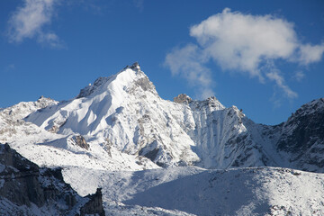 Fototapeta premium Beautiful mountain landscape on Everest Base Camp Trek in Himalaya. Nepal