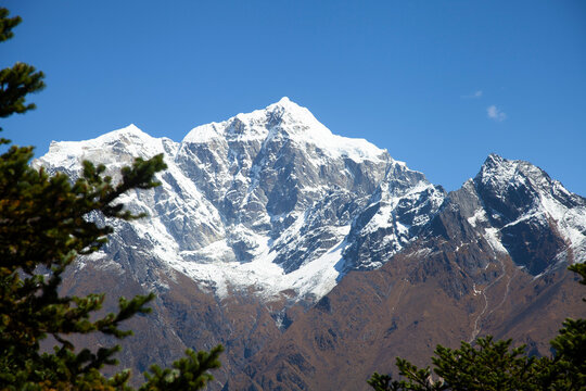 Beautiful mountain landscape on Everest Base Camp Trek. Himalayas, Sagarmatha National Park, Khumbu, Nepal, Asia
