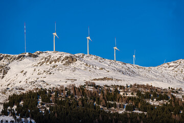 Windr&auml;der auf dem G&uuml;tsch, ob Andermatt, Kanton Uri, Schweiz