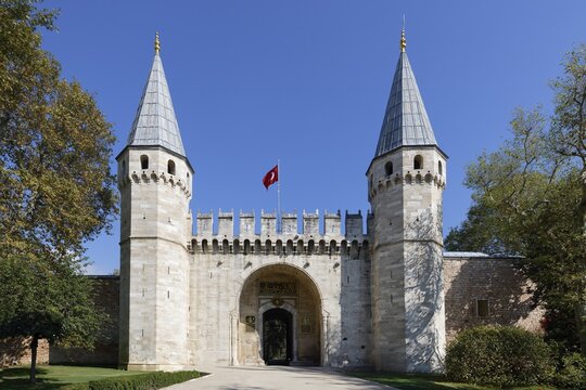 Salutation gate, main entrance to the Topkapi Palace, Istanbul, Turkey