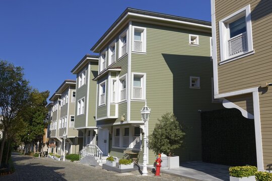 19th century wooden Ottoman mansions, once houses of the high ottoman officials, Topkapi Palace, Istanbul, Turkey