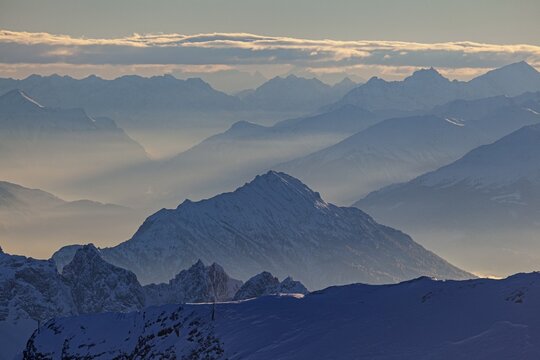 Mountain peaks above high fog, evening light, winter, haze, backlight, view from Zugspitze to Stubai and &Ouml;tztal Alps, Upper Bavaria, Bavaria, Germany