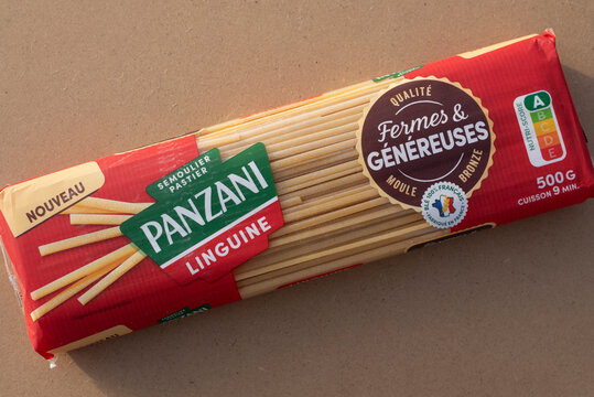 Paquet de p&acirc;tes linguine de la marque Panzani, France