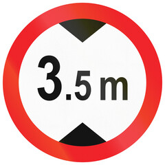 Road sign used in India - Height limit