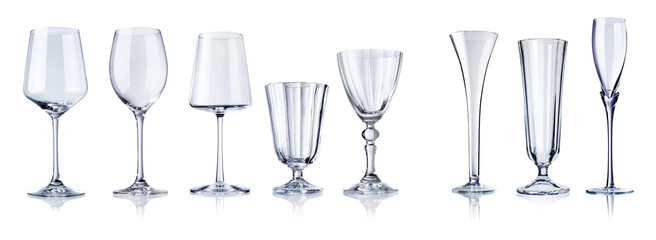 diverse leere Trinkgläser isoliert auf weiß