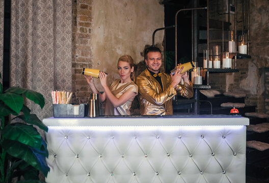 Bartenders showcasing cocktail flair dynamics