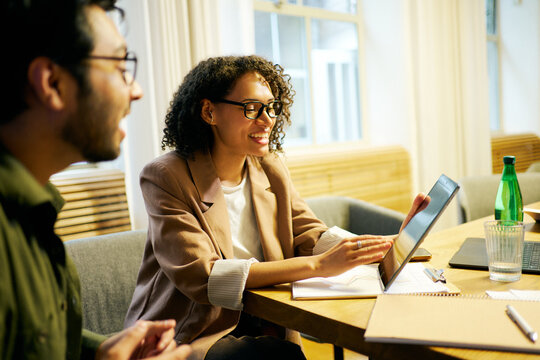 Participating in a Collaborative Team Meeting Utilizing Digital Tools for Enhanced Productivity