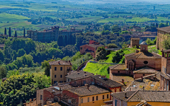 Aerial view of Siena&rsquo;s rooftops and Villa il Pavone, where terracotta tiles, and Tuscan greenery blend into a timeless cityscape. Harmony between heritage and natural beauty from above.