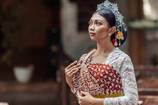Javanese woman in traditional Indonesian clothing
