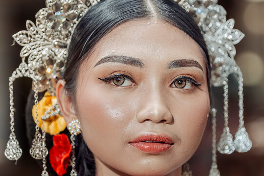 Javanese woman in traditional Indonesian attire