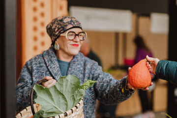 Sustainable farmer's market exchange promoting eco-friendliness