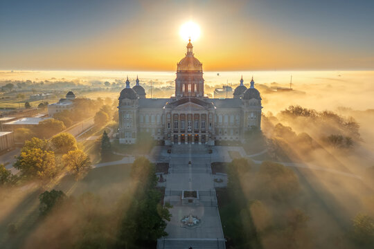 Des Moines, Iowa, USA Capitol building on a Misty Morning 1928