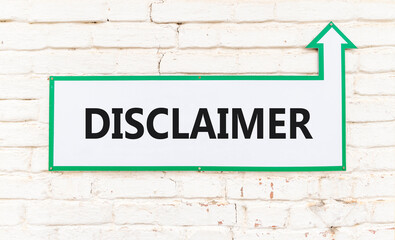 Obraz premium Disclaimer symbol. Concept word Disclaimer on beautiful white sign on old white brick wall. Beautiful brick old white wall background. Business disclaimer concept. Copy space.