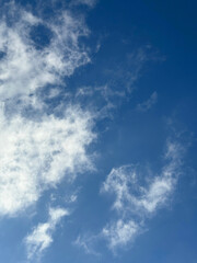 Obraz premium Blue sky with clouds vertical.