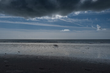 Obraz premium Seascape with clouds of Atlantic ocean in Kermor beach in Pays Bigouden Cornouaille, Finistère Bretagne France