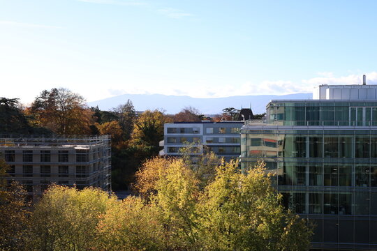 Vue sur le Jura depuis un appartement &agrave; la Route de Ch&ecirc;ne, Gen&egrave;ve