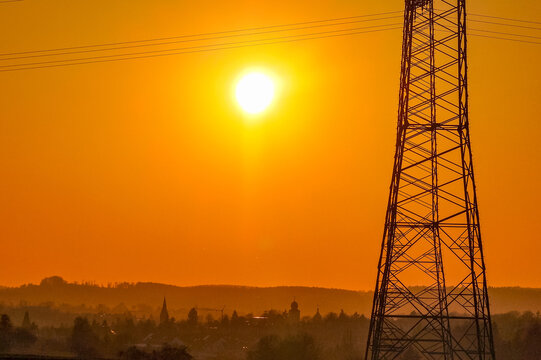 Strommast bei Sonnenuntergang