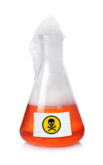 Naklejka premium Poison in conical flask isolated on white. Laboratory glassware with skull and crossbones label