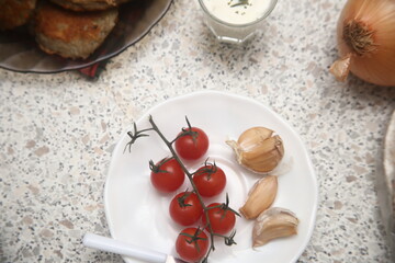 cherry tomatoes and garlic