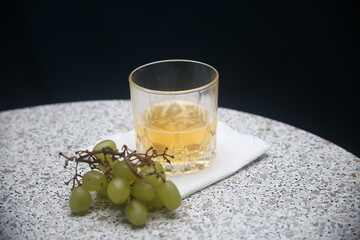 glass of wine and grapes