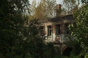 Photo of an old abandoned house in Rostov Veliky town