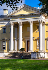 Das Schloss W&ouml;rlitz im W&ouml;rlitzer Park, Dessau W&ouml;rlitzer Gartenreich, Unesco Weltkulturerbe, Gr&uuml;ndungsbau des Klassizismus in Deutschland, Dessau, Sachsen-Anhalt, Deutschland