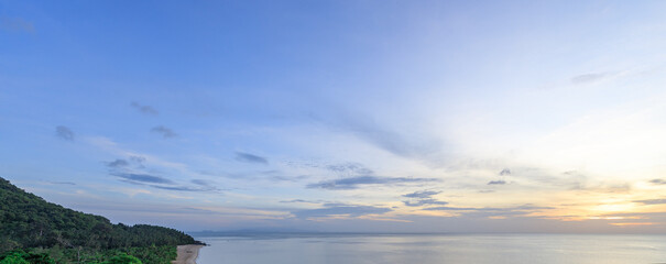 Fototapeta premium Beautiful blue sky with a few clouds and a calm ocean