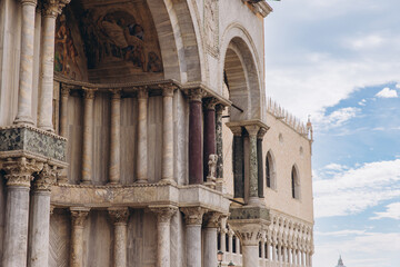 Fototapeta premium Venetian architecture columns and arches of historic Doge's Palace
