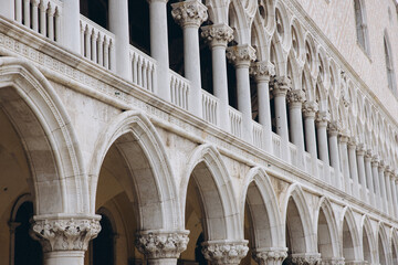 Obraz premium Doge's Palace in Venice showing Gothic architecture and arches