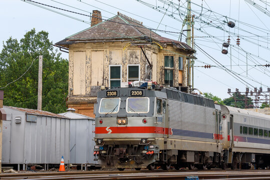 SEPTA ALP-44 #2308 at Bryn Mawr station. Captured in 2018 taken just west of the Bryn Mawr Station platform. 