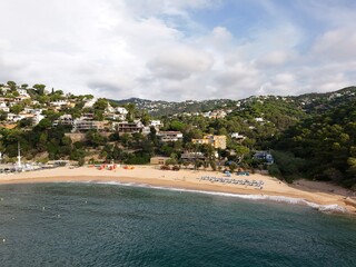 Sommerstrand der Costa Brava