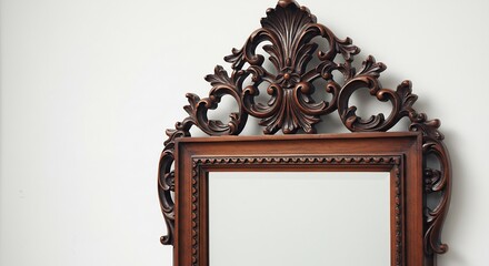 柔らかな光が当たる白い壁に優雅な装飾の木製アンティークミラーが静かに佇む. AI Generated