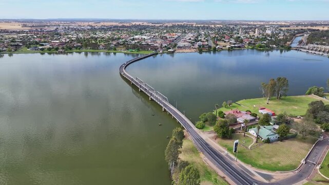 Bridge connecting Yarrawonga and Mulwala across Lake Mulwala