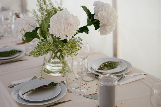 Table arrangement (3)