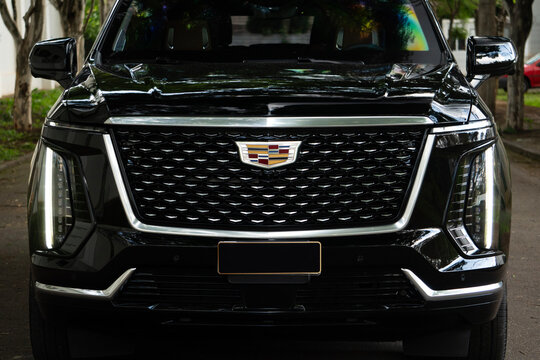 Black Cadillac Escalade front end close up view, Luxury SUV front badge and grill details