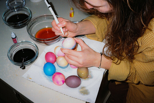 Woman dyeing eggs for Easter 