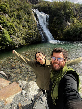 happy couple travel selfie