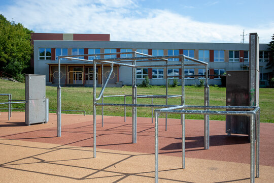 Iron frame for climbing