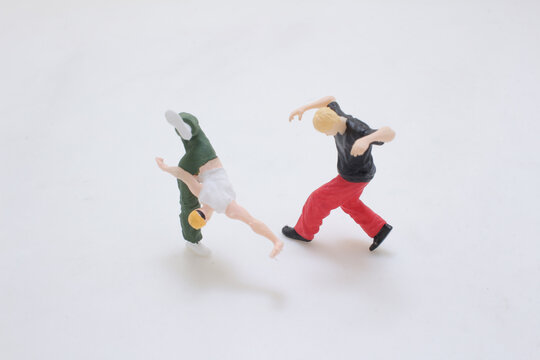 Miniature Breakdance Duo Figurines in Dynamic Movement