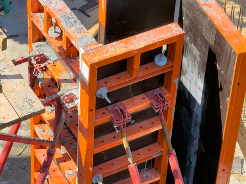 Metal Formwork Panels and Adjustable Supports for Concrete Columns