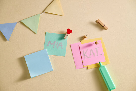 Names Mia and Kai on sticky notes