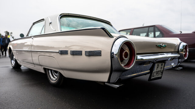 LINTHE, GERMANY - JUNE 08, 2025: The personal luxury 2-door Ford Thunderbird classic coupe rear view in beige color, 1962. Die oldtimer show.