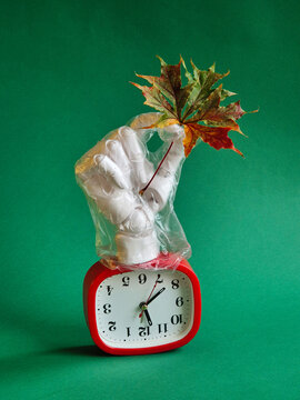 Creative clock display with hand and leaf