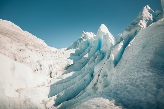 Glacial beauty beneath a cloudless sky