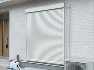 おろした住宅の窓シャッター	
