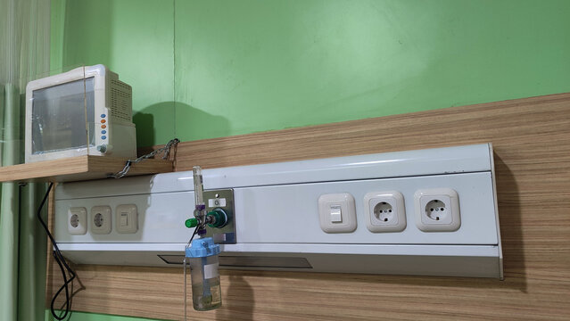 Hospital Room Medical Headwall Unit with Monitor and Power Outlets
