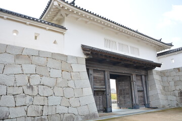 日本の城の大きな門