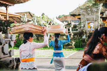 Balinese women carrying ceremonial offerings to Hindu temple