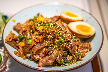 A bowl of delicious and fragrant Japanese-style grilled beef rice